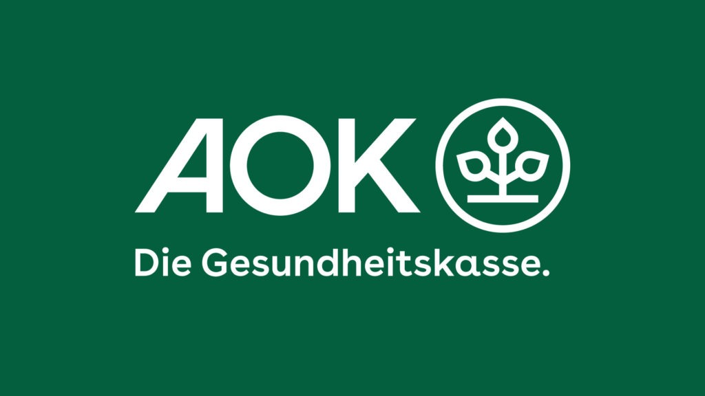 AOK_Logo_Horiz_Weiß_auf_Gruen_mit_Deskriptor